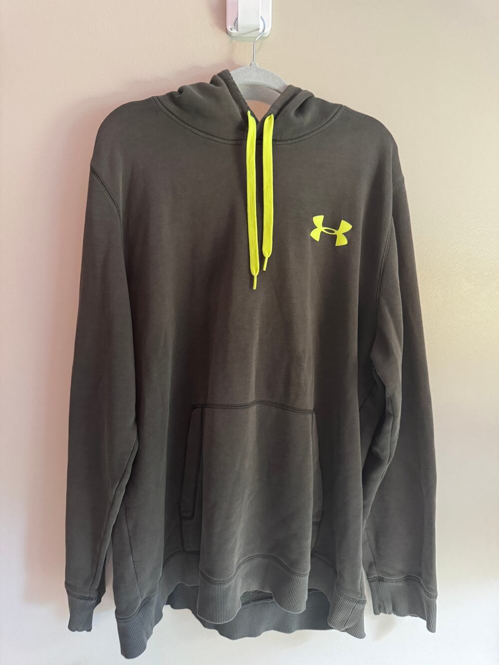 Under Armour Men’s 2XL Loose Fit Hoodie Gray Neon Yellow Pullover Sweatshirt